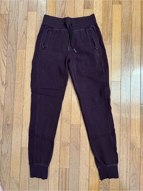 Lululemon Plum Burgundy Jogger Sweatpants with Zipper Pockets
